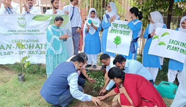 جامعہ ملیہ اسلامیہ کے سینیئر سکینڈری اسکول میں ’ون مہتسو‘منایا