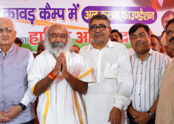 سلمان خورشید اور آچاریہ پرمود کرشنم نے کا نوڑ کیمپ کادورہ کیا