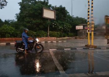 دہلی اور قرب و جوار میں موسلا دھار بارش سے نظام زندگی درہم برہم