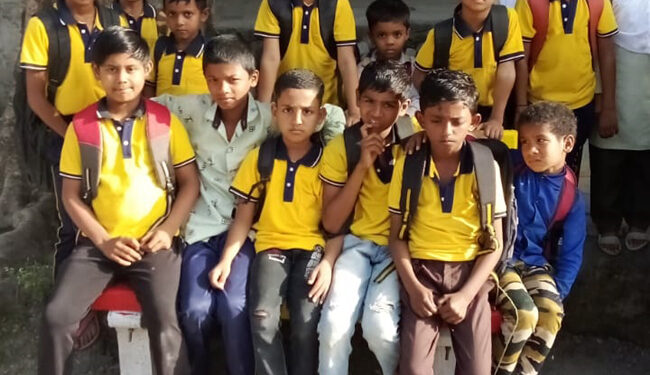 ضلع پریشد اردواسکول روہڑا کو نئی کانکریٹ بنچوں کا تحفہ