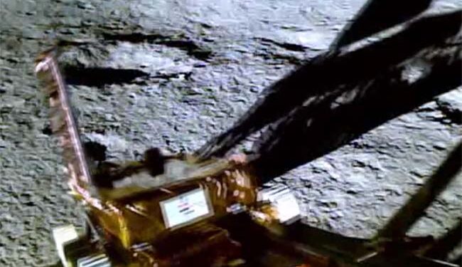 چندریان-3 کے روور کی چاند کی سطح پر” چہل قدمی”