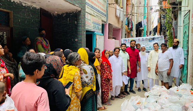 انڈین یونین مسلم لیگ کےذریعہ اتم نگر اور کھچڑی پور میں راشن کٹ تقسیم