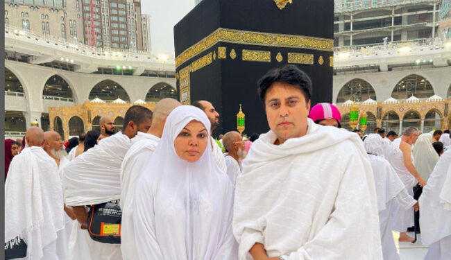 راکھی ساونت نے عمرے کی سعادت حاصل کرلی۔۔۔