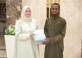 جامعہ الازہرمیں داخلہ کیلئے افریقی نوجوان نے 4 ہزارکلومیٹرکا سفر سائیکل پر طئے کیا