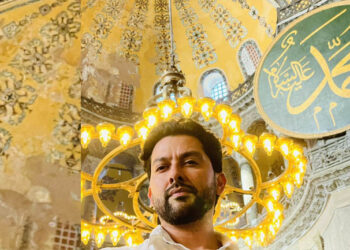 بالی ووڈ کے اداکار و پروڈیوسر آفتاب شیودسانی کا تاریخی مسجد ’آیا صوفیہ‘ کادورہ