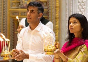 برطانوی وزیر اعظم نے اکشردھام مندر میں پوجا ارچنا کی