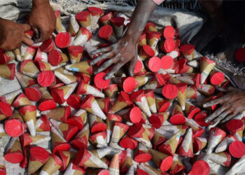 دہلی حکومت نے پٹاخوں پر مکمل پابندی عائد کر دی