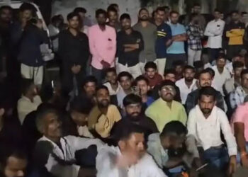 شیوراج کو کالے جھنڈے دکھانے پر پانچ کو بھیجا گیا جیل