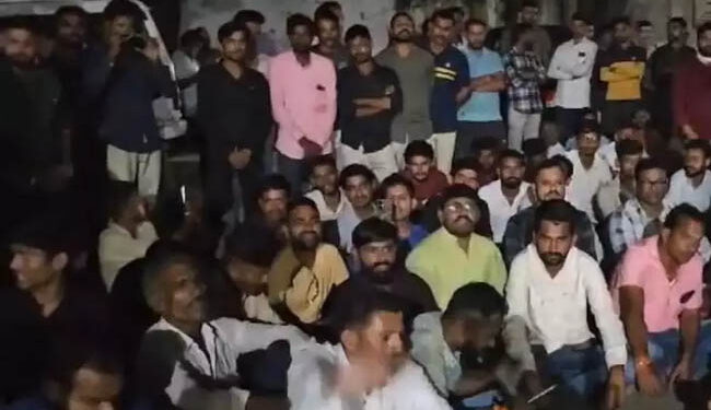 شیوراج کو کالے جھنڈے دکھانے پر پانچ کو بھیجا گیا جیل