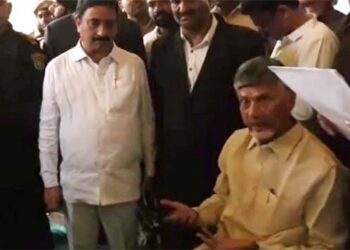 آندھرا پردیش کے سابق وزیر اعلیٰ چندرابابونائیڈو گرفتار
