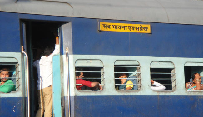 سدبھاونا ایکسپریس میں آتشزدگی سے مچی افراتفری