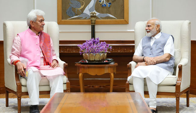 کشمیر کے لیفٹیننٹ گورنرکی وزیر اعظم سے ملاقات