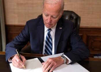 امریکہ میں شٹ ڈاؤن کا خطرہ ٹل گیا