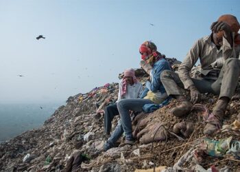 کیجریوال نے اوکھلا لینڈ فل سائٹ کا دورہ کیا