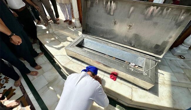 راہل گاندھی نے گولڈن ٹیمپل میں متھا ٹیکا