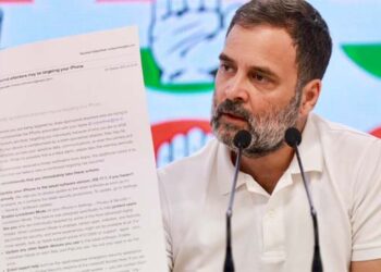 حکومت اپوزیشن لیڈروں کی جاسوسی کر رہی ہے: راہل