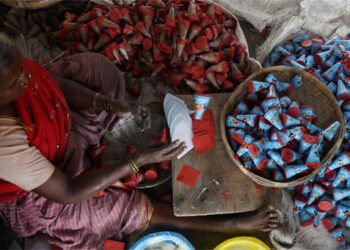 تمل ناڈو کی دو پٹاخہ فیکٹریوں میں دھماکے، 14 افراد ہلاک