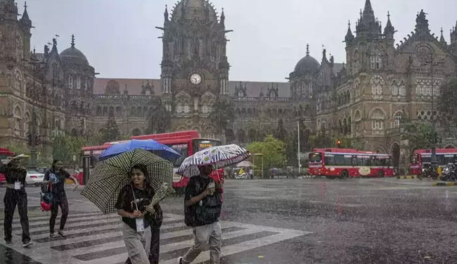 فضائی آلودگی پر قابو میں پانے کے لیے ممبئ میں مصنوعی بارش کرانے کی تیاری