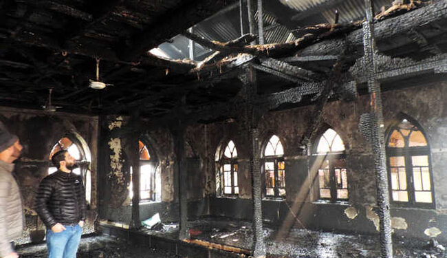 کشمیر میں آگ لگی،مسجد اور تحصیل عمارت تباہ