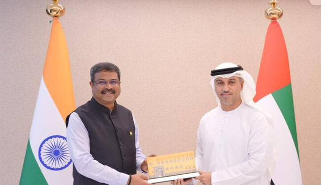 پردھان کی متحدہ عرب امارات کے وزیر تعلیم سے ملاقات