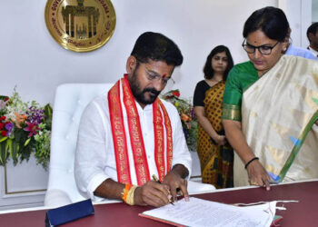 تلنگانہ کے چار کروڑ لوگوں کی امنگوں کو پورا کروں گا: ریونت ریڈی