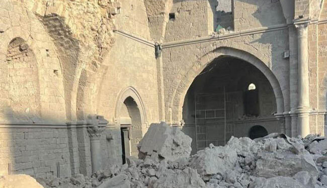 غزہ کی سب سے قدیم اور سب سے بڑی مسجد اسرائیل کے حملہ میں تباہ