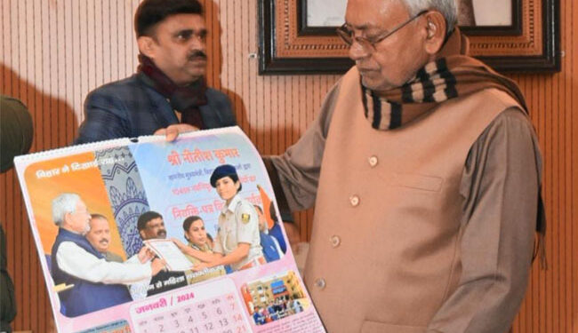 نتیش نے بہار ڈائری اور نئے سال 2024 کے کلینڈر کا اجرا کیا