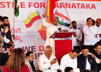 مرکز کی ٹیکس پالیسی کے خلاف کرناٹک کانگریس کا جنترمنتر پر احتجاج