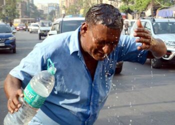 مغربی بنگال میں شدید گرمی کی لہرسے لوگ پریشان