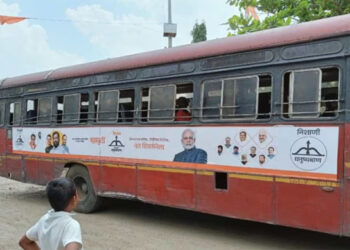 مہاراشٹر کی بسوں کے ذریعہ شندے گروپ کی انتخابی تشہیر پر اعتراض