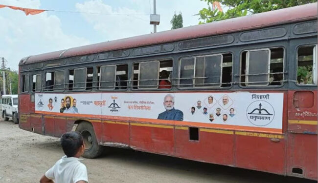 مہاراشٹر کی بسوں کے ذریعہ شندے گروپ کی انتخابی تشہیر پر اعتراض