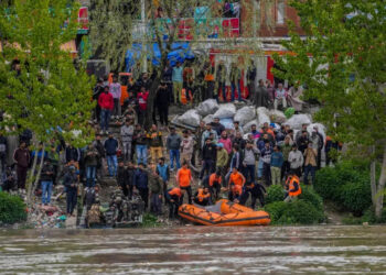 کشتی حادثہ میں لاپتہ تین افراد کی تلاش میں ریکسیو آپریشن