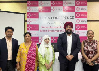 ملک میں روبوٹ کی مدد سے چھاتی کے کینسر کی نایاب سرجری