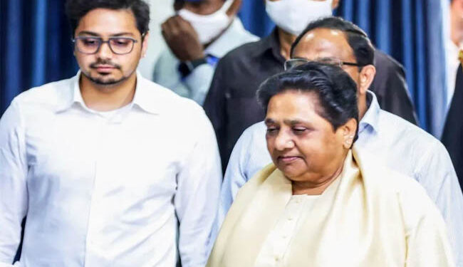 مایاوتی نے آکاش کو کوآرڈی نیٹر کے عہدہ سے ہٹادیا