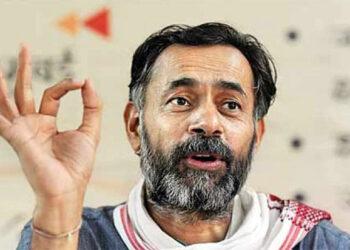 آئین کو بچانے کی مہم میں سب کو قربانیاں دینی ہوں گی: یوگیندر یادو