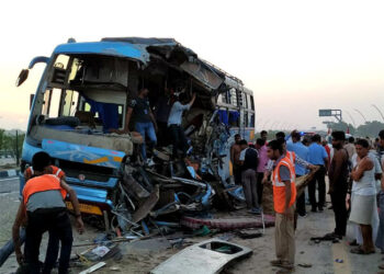 بہار سے دہلی آرہی بس کی ٹینکرسے ٹکر،18ہلاک