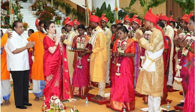 امبانی خاندان کی شادی کی تقریب غریب لڑکیوں کی اجتماعی شادی