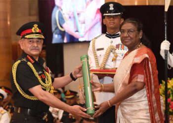 فوج اور بحریہ کے چیف سمیت 31 افسران پرم وششٹ سیوا میڈل سے سرفراز