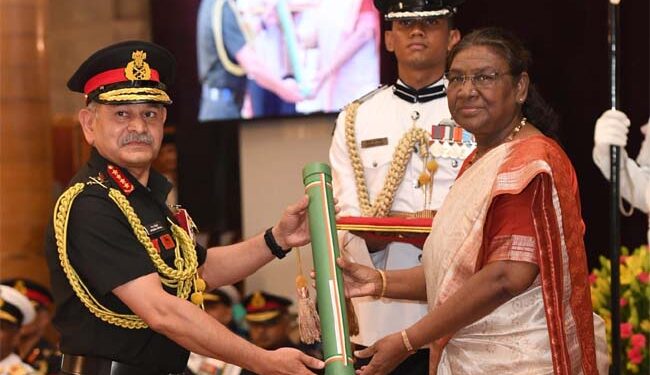 فوج اور بحریہ کے چیف سمیت 31 افسران پرم وششٹ سیوا میڈل سے سرفراز