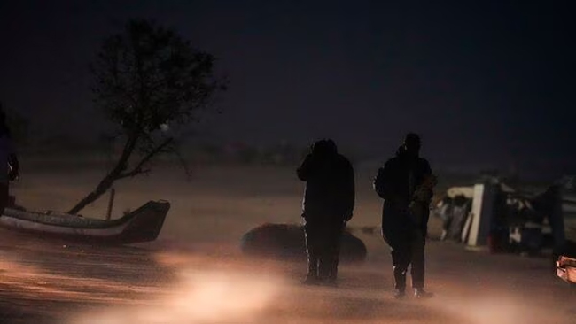 سمندری طوفان فینگل نے دستک دی
