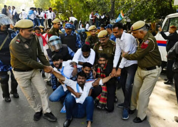 این ایس یو آئی کا پارلیمنٹ مارچ