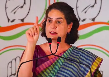 حکومت عوامی مسائل پر بحث نہیں چاہتی: پرینکا