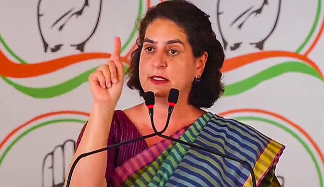 حکومت عوامی مسائل پر بحث نہیں چاہتی: پرینکا