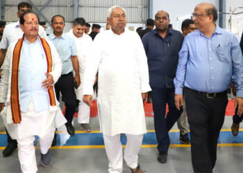 نتیش نے مختلف صنعتی اکائیوں کا معائنہ  کیا