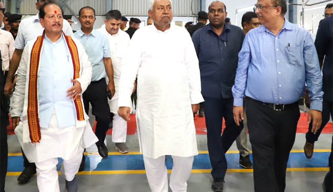 نتیش نے مختلف صنعتی اکائیوں کا معائنہ  کیا