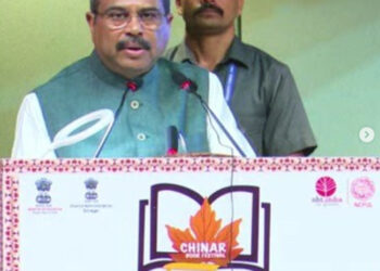 وزیر تعلیم  نے کیا چناربک فیسٹیول کا فتتاح