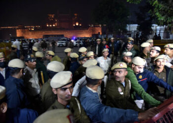 دہلی کے دھماکہ کے بعد کی تصویری جھلکیاں