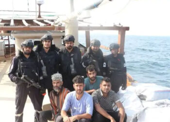 پوربندر کے ساحل سے ایرانی کشتی پکڑی گئی