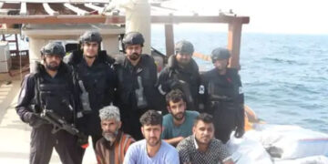 پوربندر کے ساحل سے ایرانی کشتی پکڑی گئی