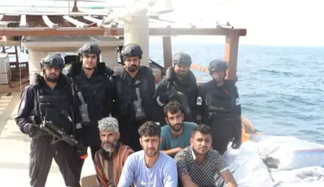 پوربندر کے ساحل سے ایرانی کشتی پکڑی گئی